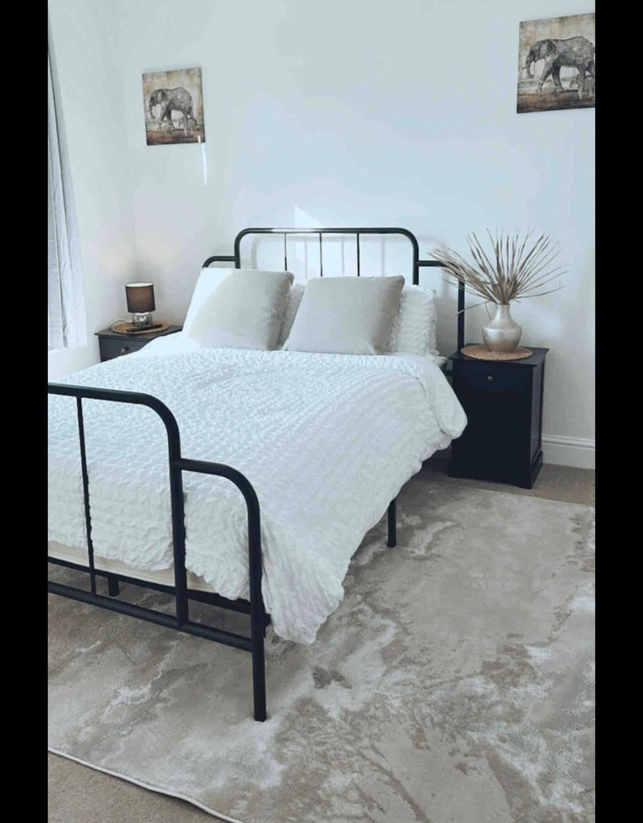 Southsea Homestays - Three Bedroom Home, Sleeps 8 - With Garden & Hot Tub Portsmouth Exteriör bild