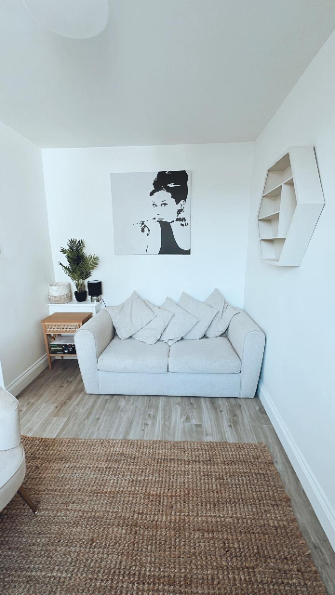 Southsea Homestays - Three Bedroom Home, Sleeps 8 - With Garden & Hot Tub Portsmouth Exteriör bild